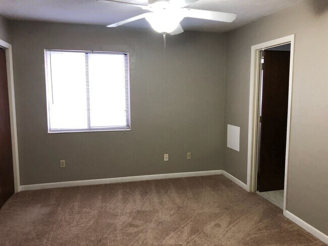 Building Photo - 521 Teal Ln