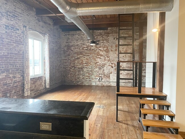 Building Photo - 490 Marietta St NW