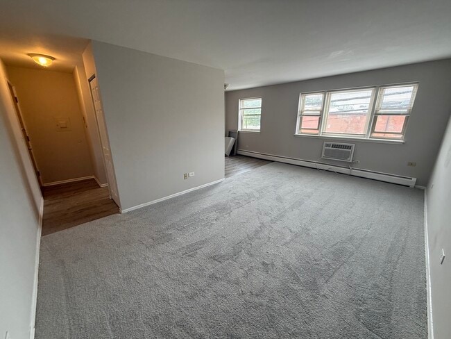 Building Photo - 3001 N Thatcher Ave