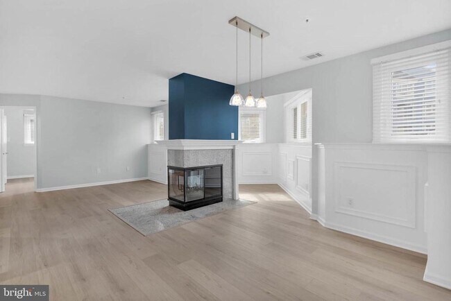 Foto del edificio - 4986 Dorsey Hall Dr