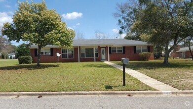 Building Photo - 101 Willow Dr