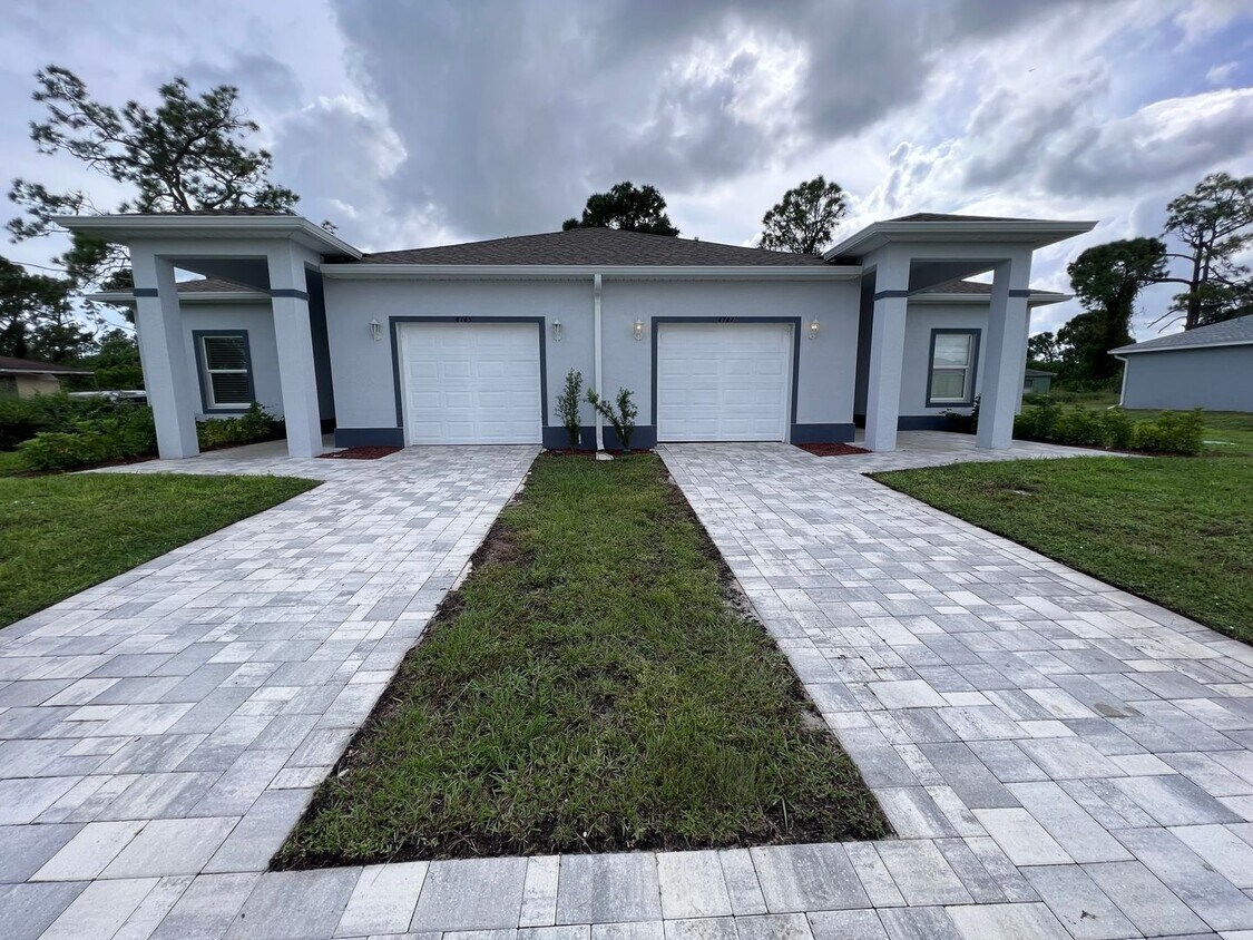 Primary Photo - Beautiful 3 Bedroom Two Bath Duplex