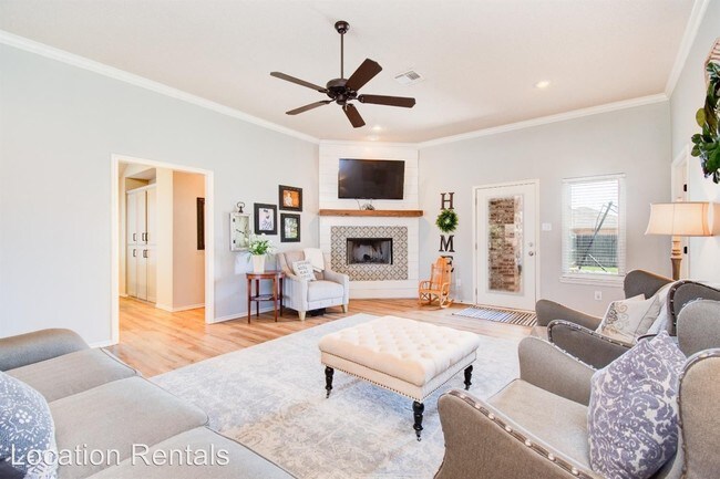 Foto del edificio - 3 br, 2 bath House - 10103 Iola Avenue