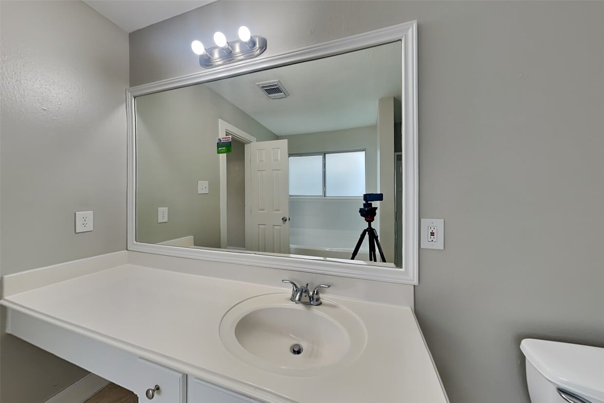 Building Photo - 430 Fishawk Way