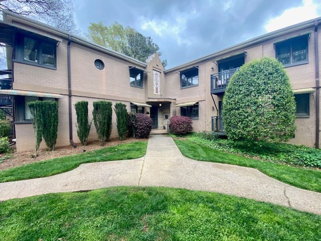 ElizabethThe Grove Updated 2 bed, 1 bath Condo for Rent in