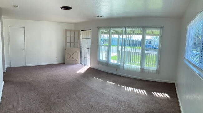 Foto del edificio - 2700 Whitcomb Way