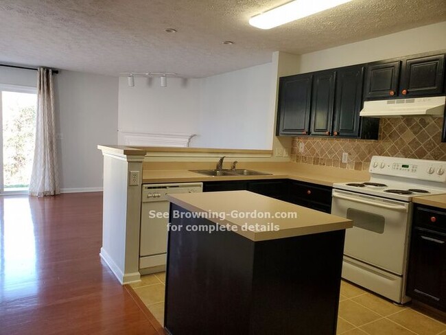 Building Photo - Two Bedroom condo Available now!