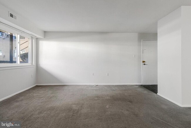 Building Photo - 11370 Cherry Hill Rd