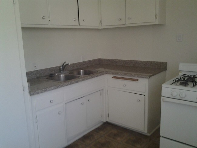 Building Photo - 409 S Manhattan Pl