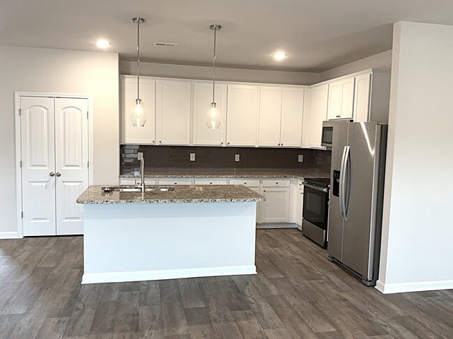 Foto del edificio - 3160 Emberly Dr