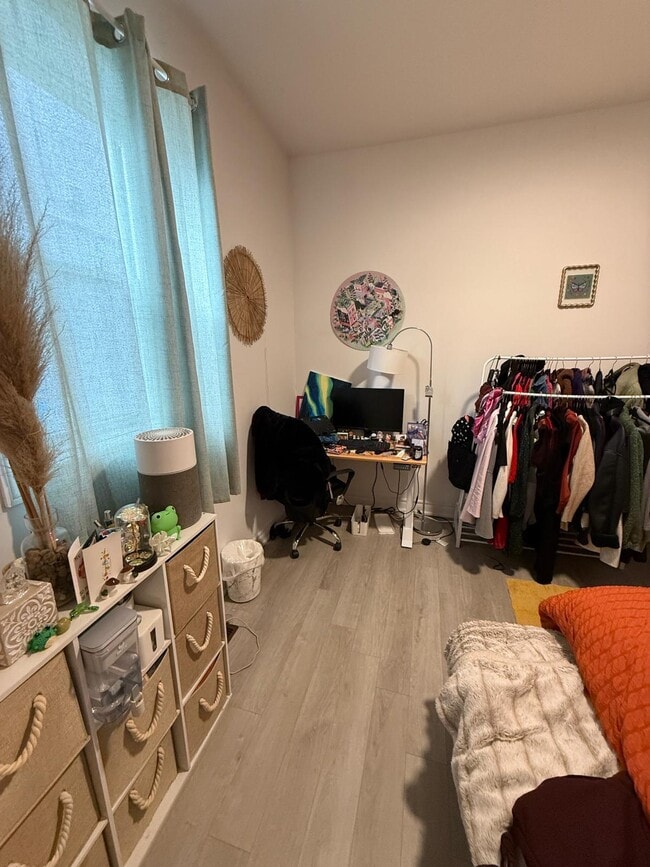 Building Photo - 1267 King St W