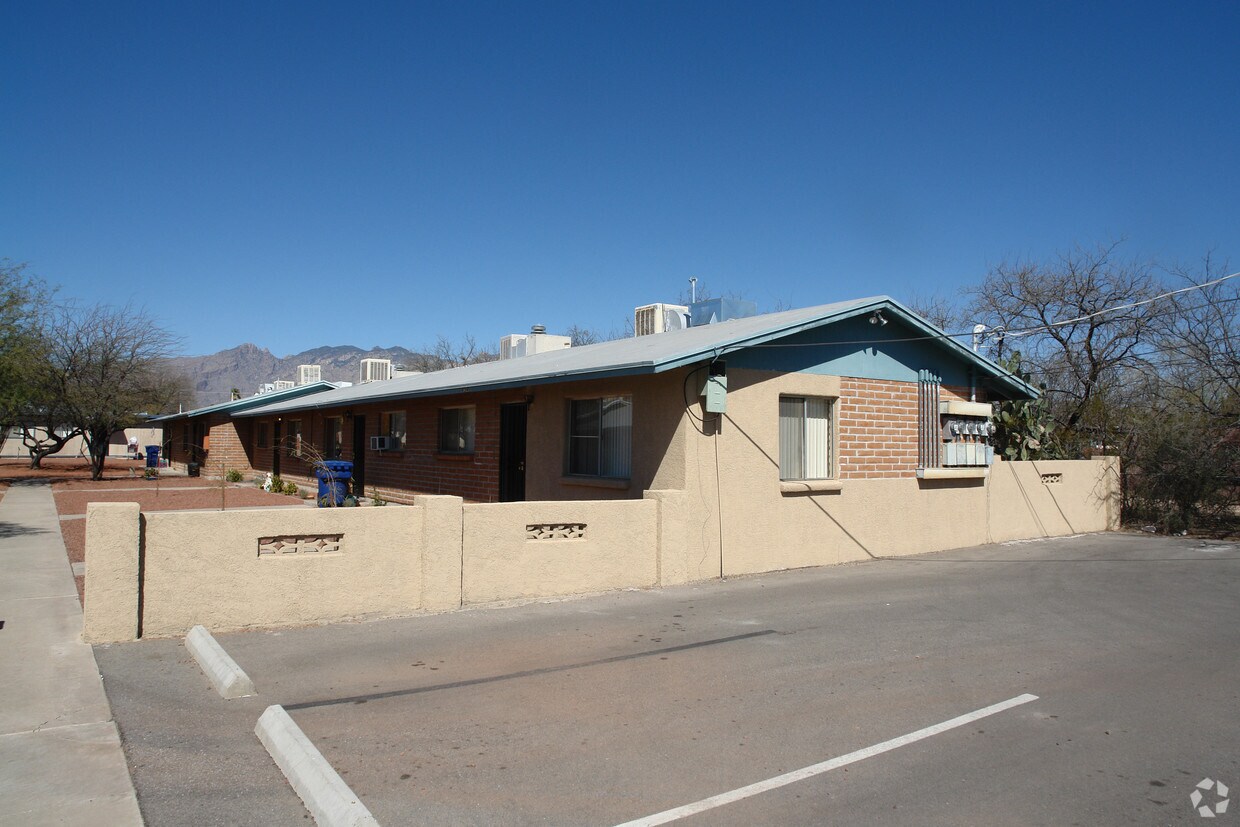 Building Photo - 3409-3429 E Monte Vista Dr