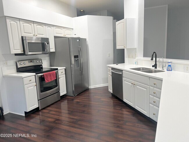 Foto del edificio - 105 Johns Glen Dr
