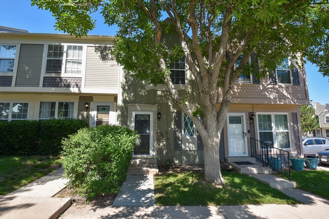 Building Photo - 3509 Queen Anne Way