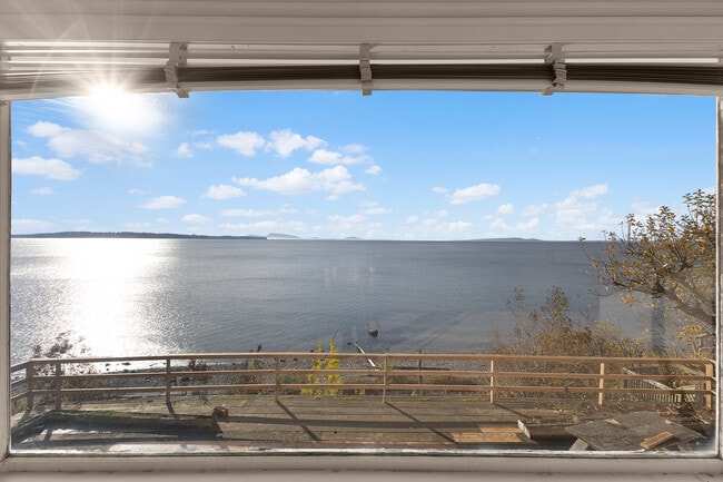 Photo du bâtiment - 14458 Marine Dr