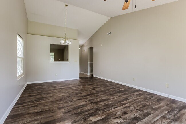 Foto del edificio - 5384 Lakeside Manor Dr