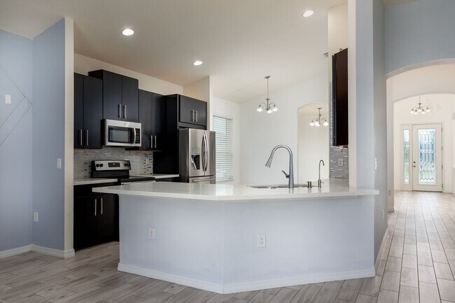 Foto del edificio - Swimming pool in Community here in this great 3 bdrm home!