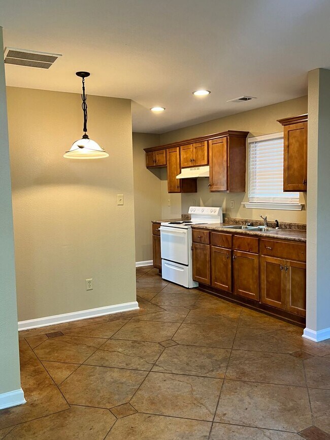 Foto del edificio - 3 BD 1 BA home in Millington! Minutes from Navy Base