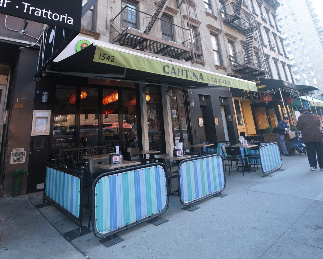 Foto del edificio - 1542 Second Ave