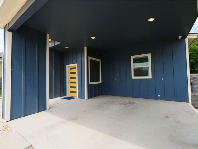 Foto del edificio - 7208 Carver Ave