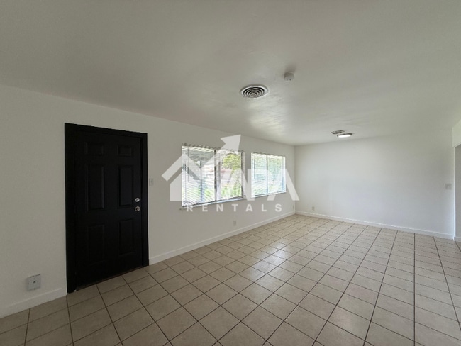 Building Photo - 4210 Dauphine Dr