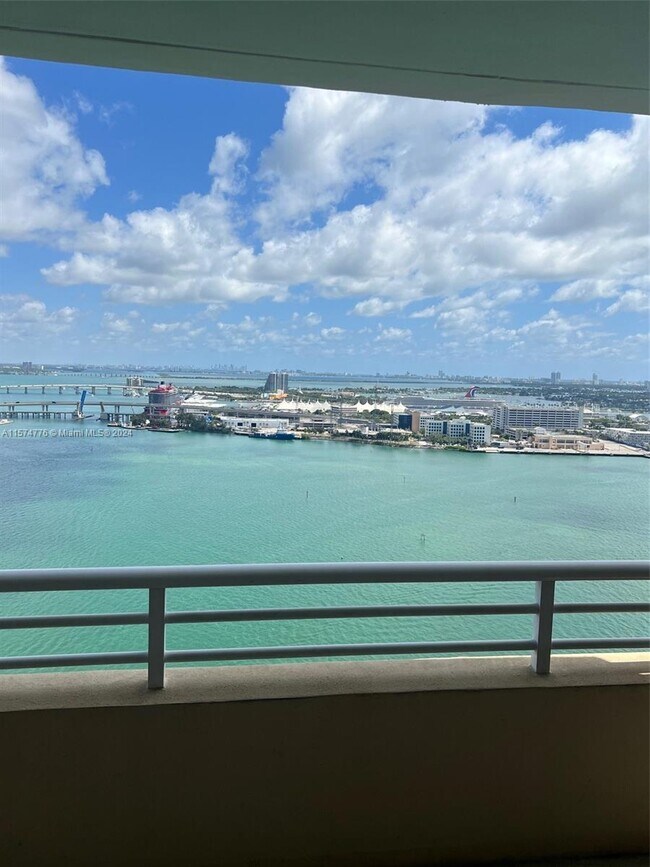 Building Photo - 848 Brickell Key Dr