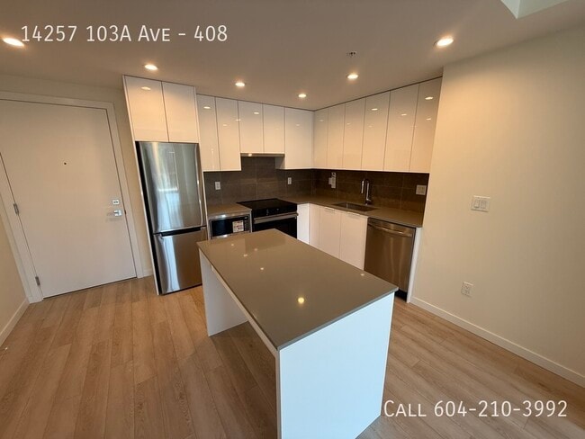 Building Photo - Bright & Modern 2 Bed Condo