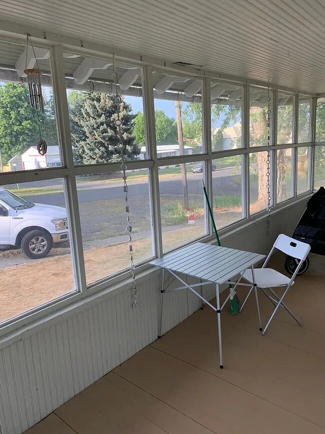 Foto del edificio - 601 W California St