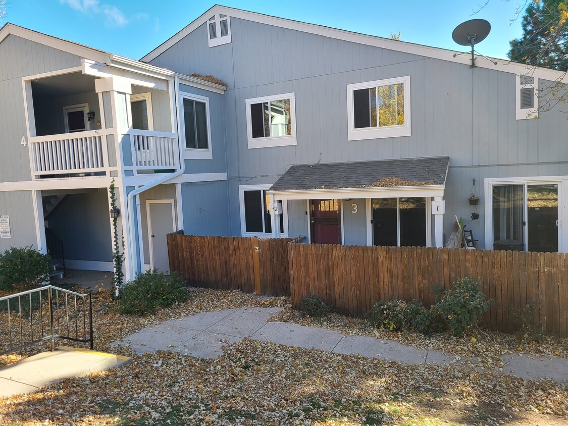 2557 S Dover St, Lakewood, CO 80227 Townhome Rentals in Lakewood CO