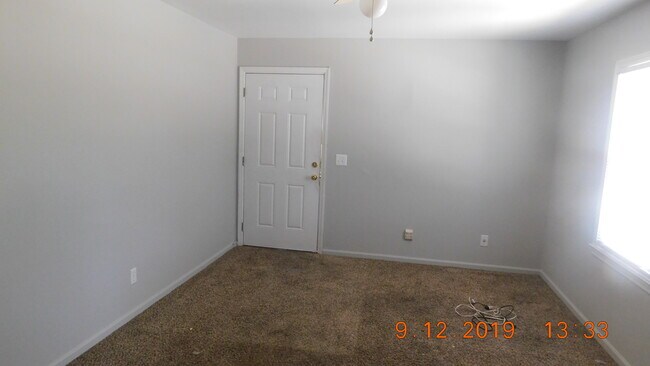 Building Photo - 128 Calvin Ct