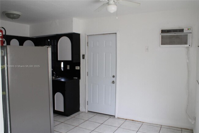 Foto del edificio - 1601 NW 81st St.
