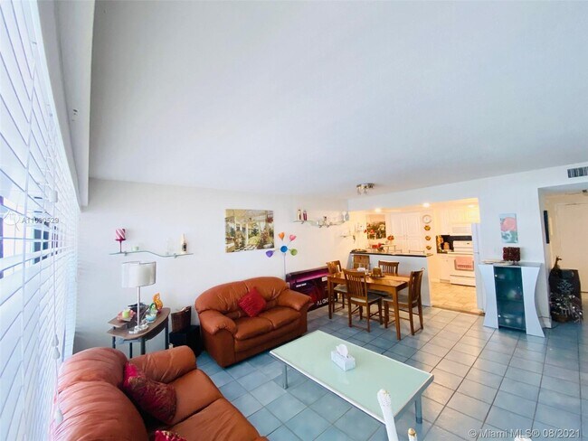 Building Photo - 3800 Galt Ocean Dr