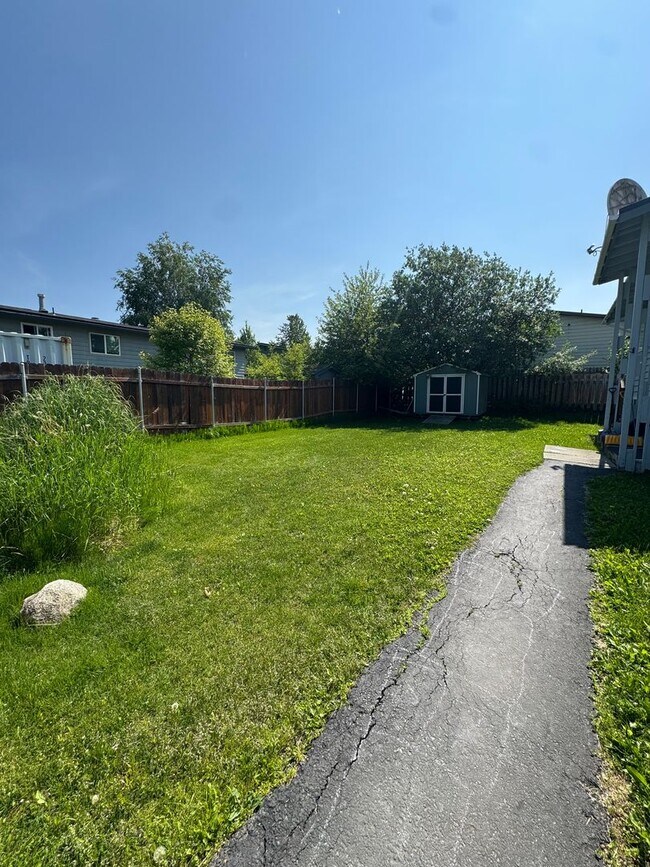 Foto del edificio - 2 bed/ 1 bath in well maintained 4plex