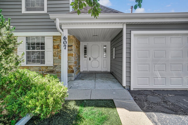 Building Photo - 607 Berkley Ct