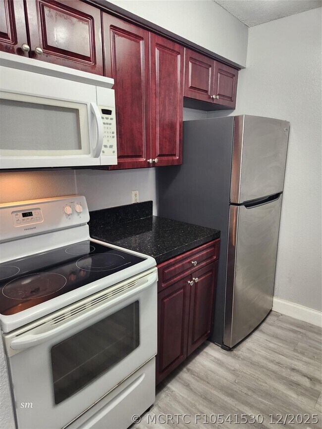 Building Photo - 2736 S University Dr