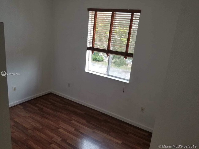 Foto del edificio - 7050 NW 177th St
