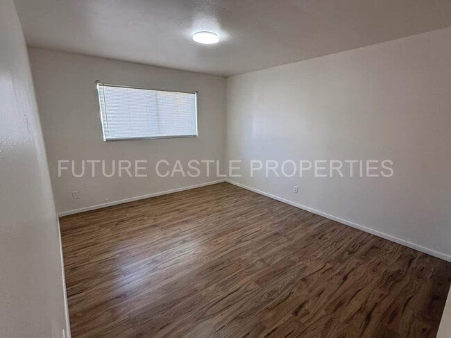 Building Photo - 310 La Veta Dr