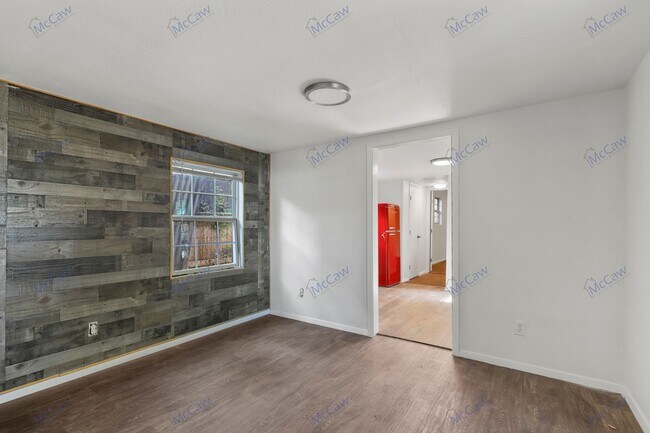 Building Photo - Updated 1/1 Studio Apartment in Dallas (75...