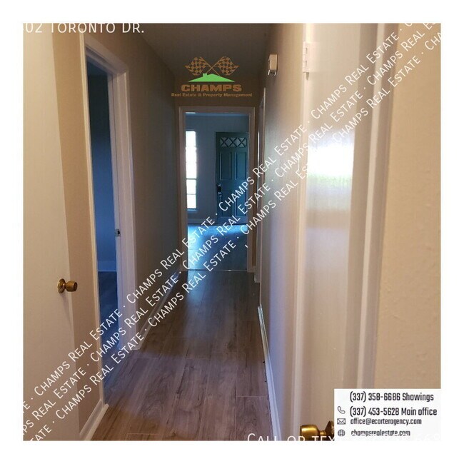 Foto del edificio - 402 Toronto Dr