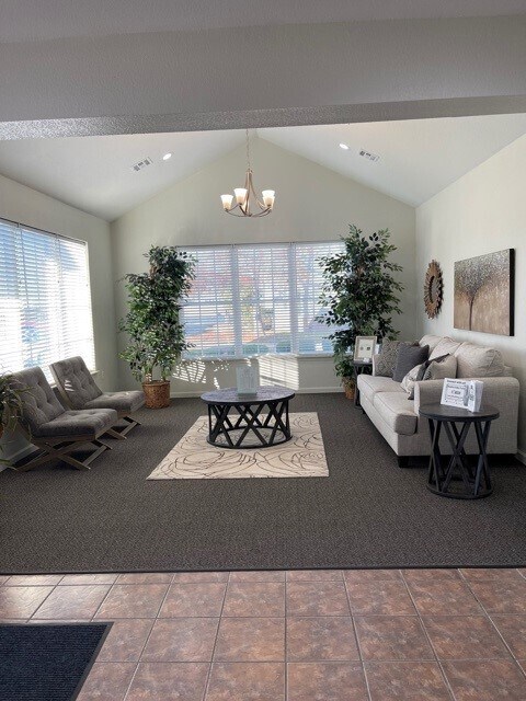Foto del edificio - Pheasant Run Apartments