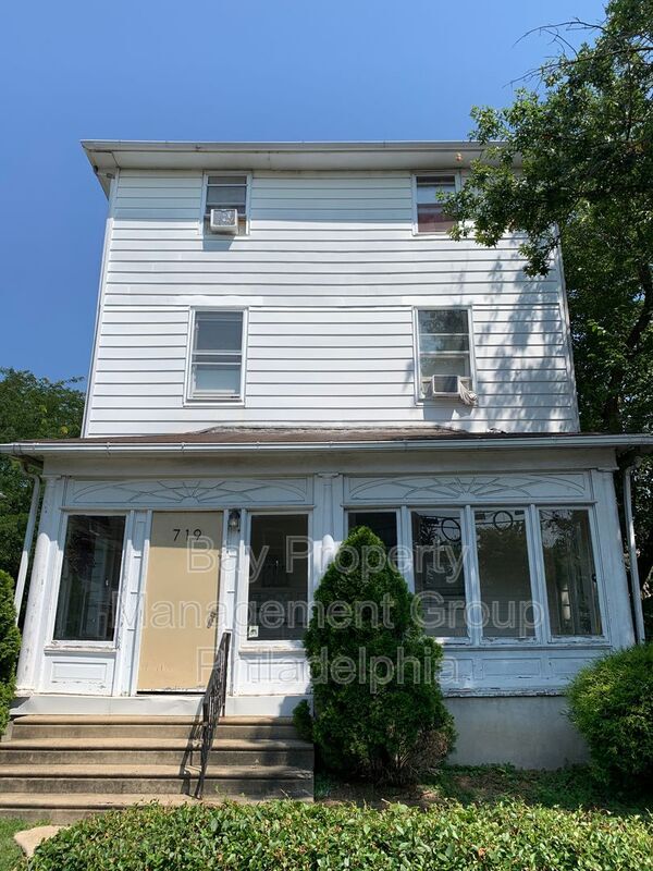 Building Photo - 719 Pembroke Ave