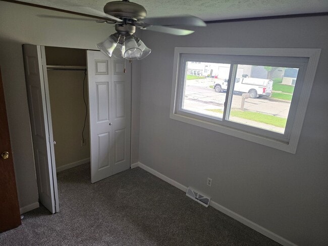 Building Photo - 3 Bedroom, 2 Bathroom Home