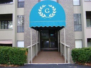 Building Photo - 16 Shrewsbury Green Dr