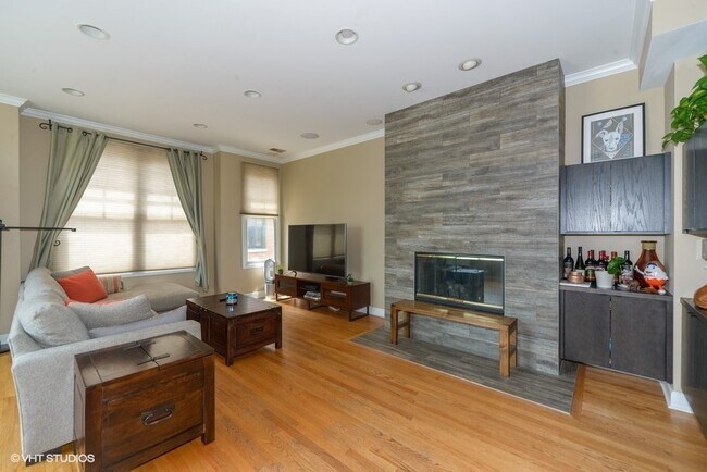 Foto del edificio - 2140 N Winchester Ave