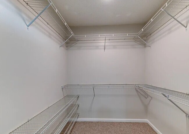 Building Photo - 504 Greenwich Dr