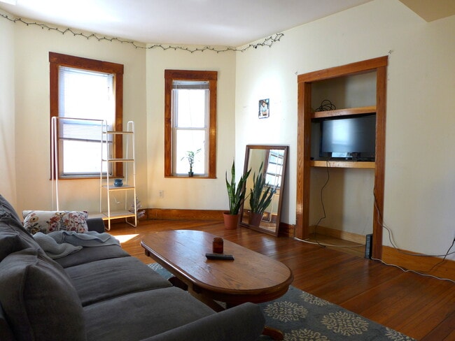 Building Photo - 375 Faneuil St