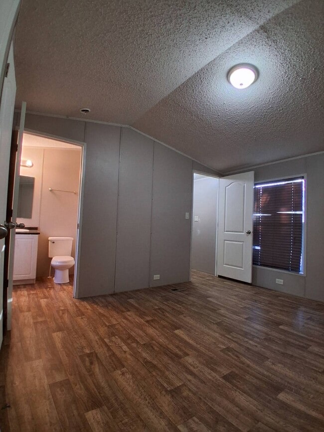 Building Photo - 7650 US-90