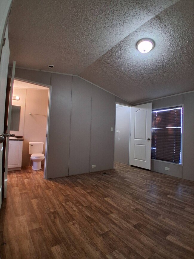 Foto del edificio - 7650 US-90