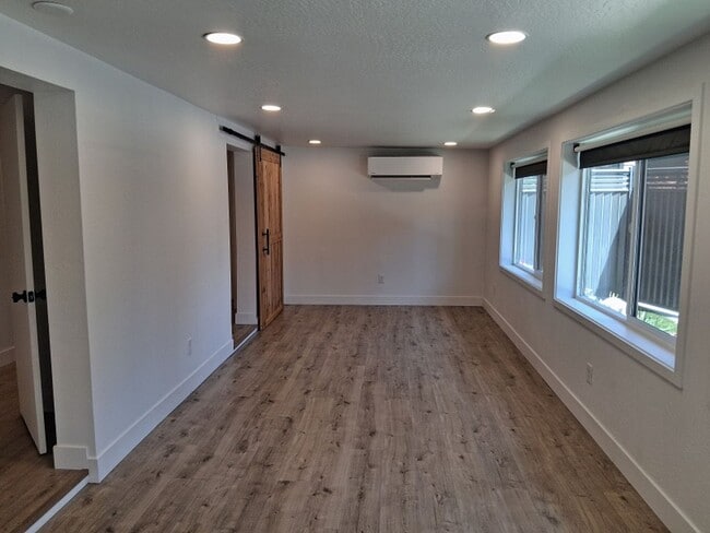 Building Photo - Newly Remodeled Lower-Level Home with Styl...