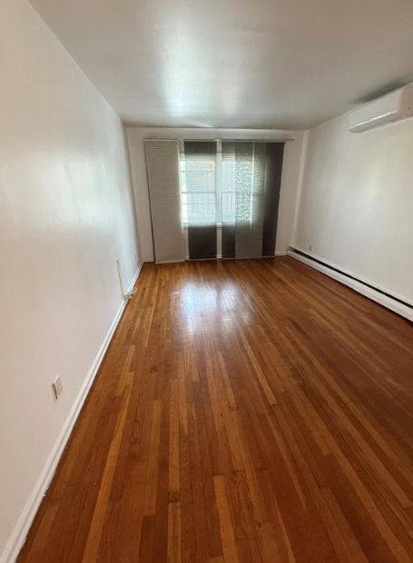 Foto del edificio - 10558 Flatlands Ave